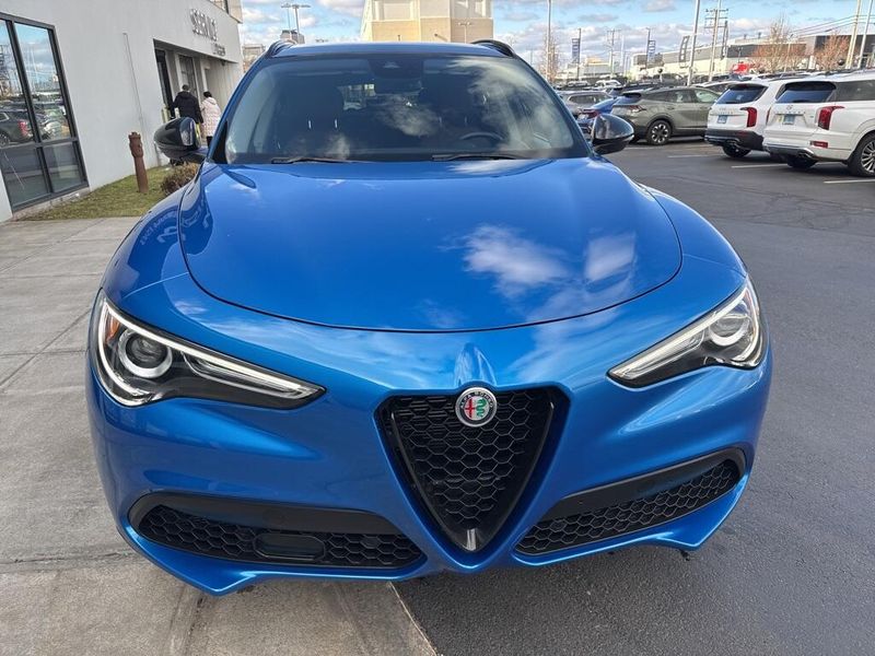 2021 Alfa Romeo Stelvio TiImage 2