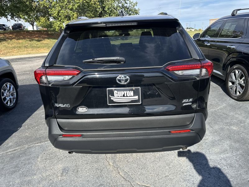 Used 2020 Toyota RAV4 XLE PremiumImage 8