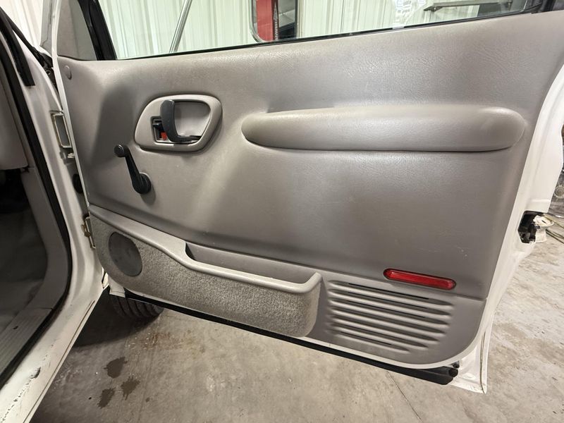 Used 1999 GMC Sierra C3500 HD Chassis Image 6