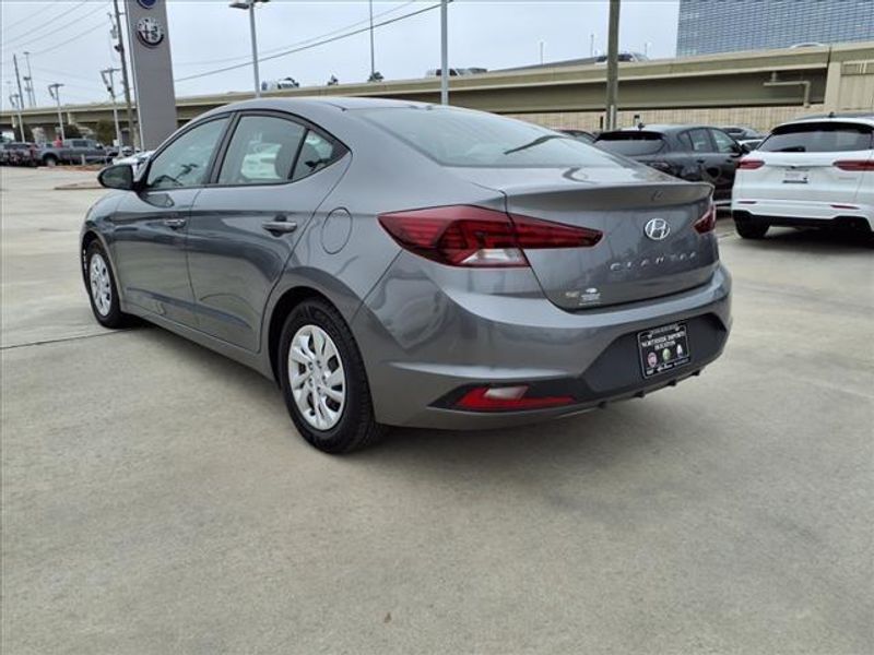 2019 Hyundai Elantra SEImage 12