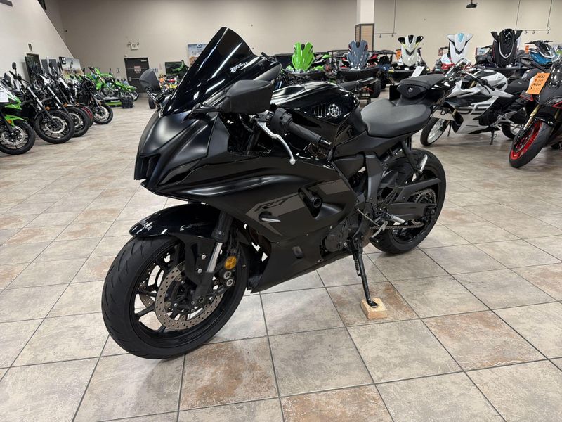 Used 2025 Yamaha YZF-R7 CA Image 13