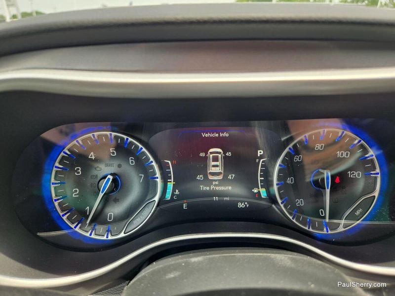 New 2025 Chrysler Voyager LxImage 35