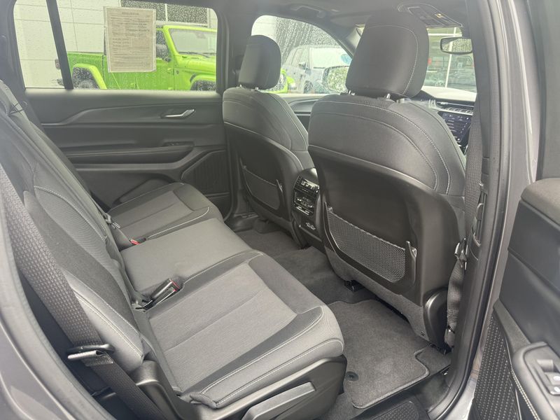 Used 2024 Jeep Grand Cherokee L Laredo