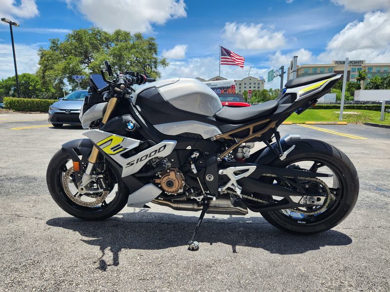 2022 BMW S 1000 R Image 4