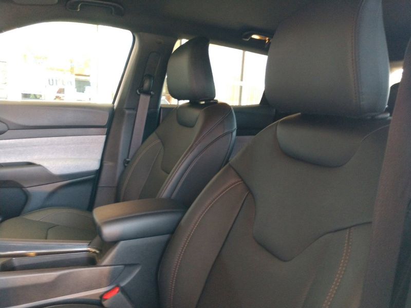 2023 Jeep Compass Latitude Lux 4x4Image 8