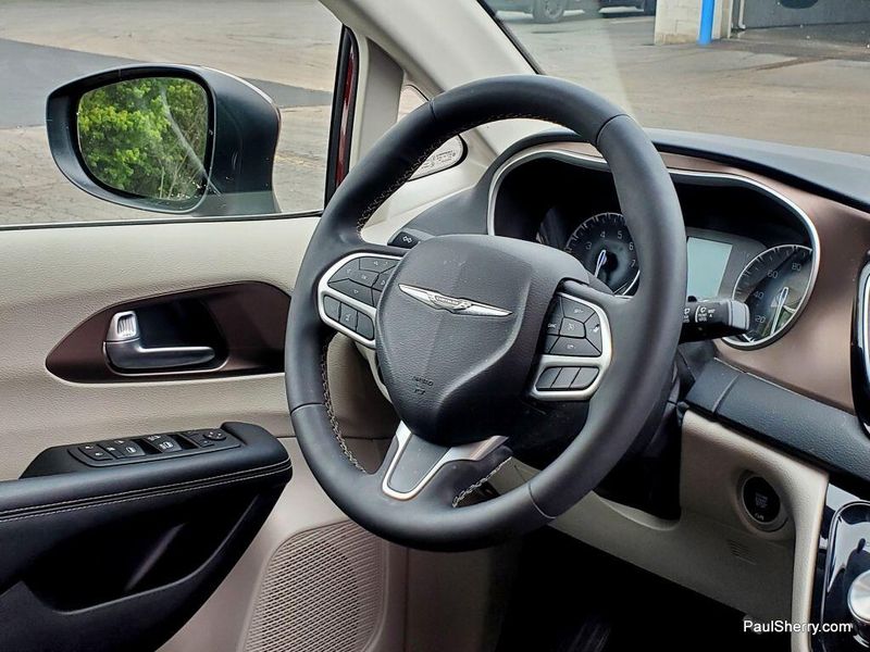 2023 Chrysler Voyager LXImage 26