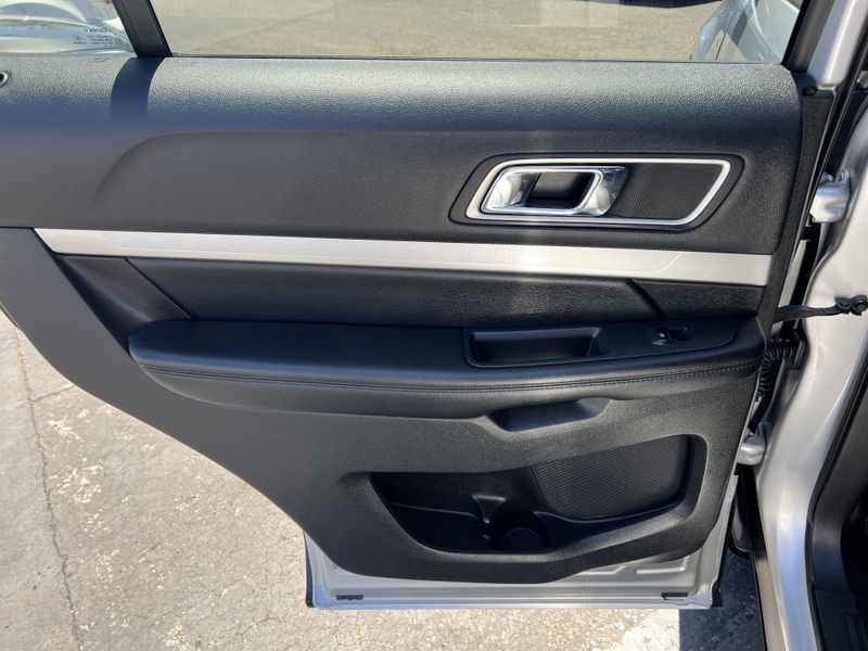 2016 Ford Explorer XLTImage 17