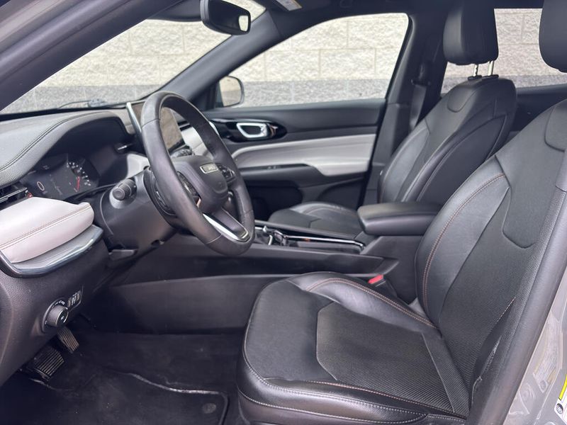 Used 2023 Jeep Compass LimitedImage 6