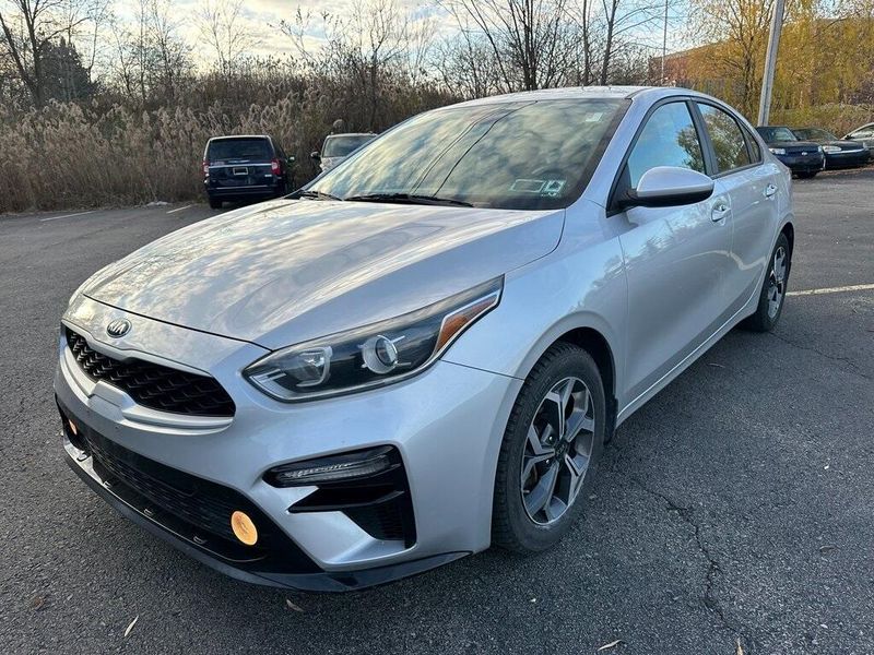 2019 Kia Forte FE LXS photo 3