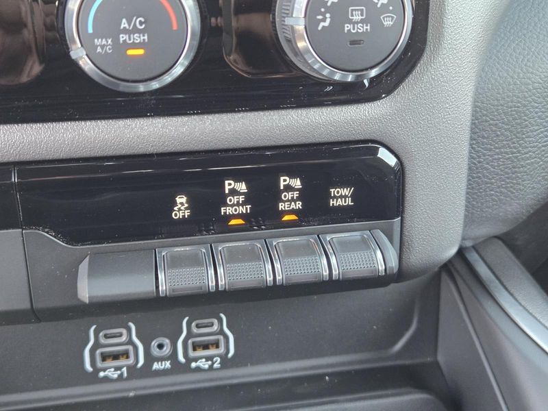 New 2026 RAM 1500 Big Horn Crew Cab 4x2 5'7' Box