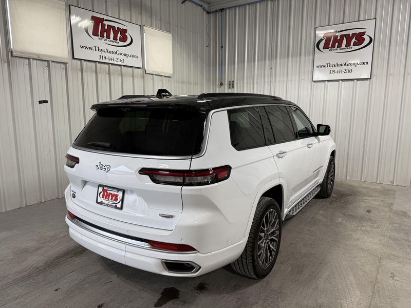 Used 2025 Jeep Grand Cherokee L Summit ReserveImage 3