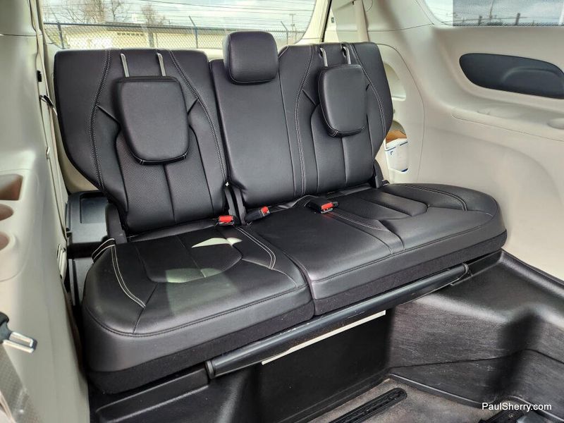 Used 2022 Chrysler Pacifica Touring L