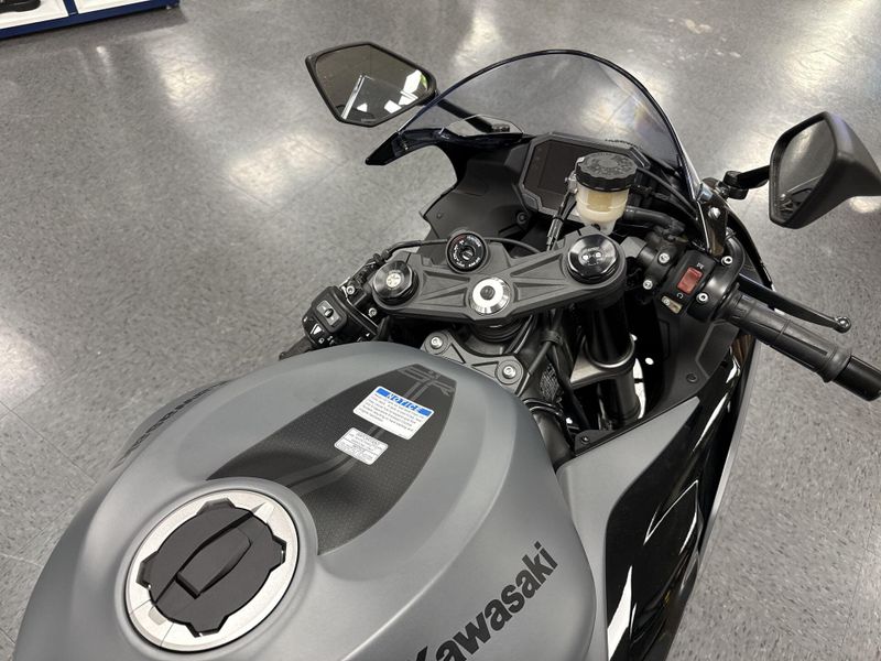 New 2025 Kawasaki NINJA ZX-6R ABS Image 12