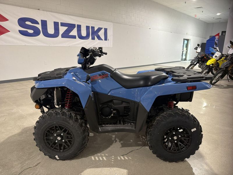 New 2025 Suzuki KINGQUAD 500 AXI POWER STEERING SE  in a BLUE exterior color. Victorville Del Amo Motorsports 760-241-7387 delamomotorsportsofvictorville.com 