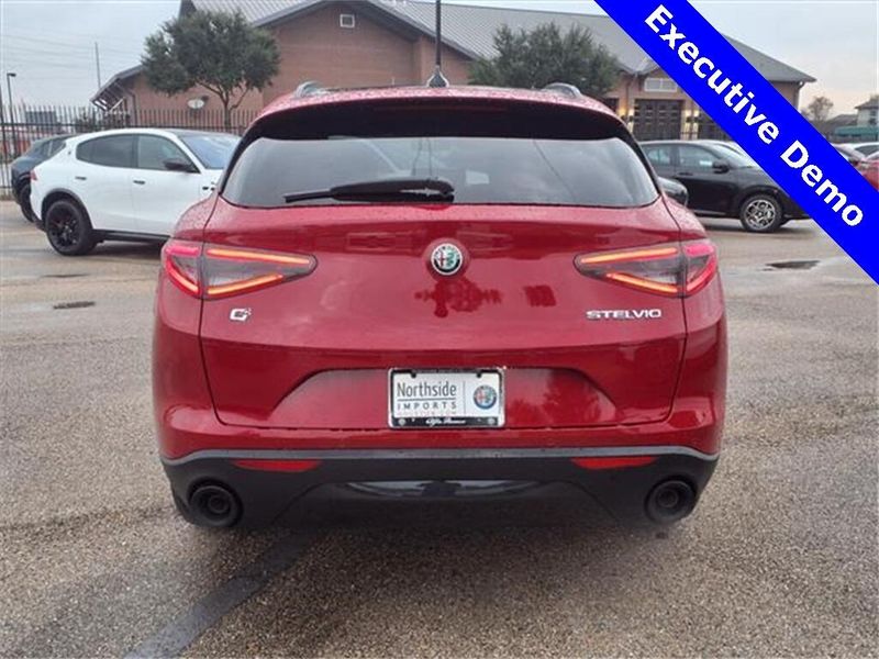 2025 Alfa Romeo Stelvio Image 6