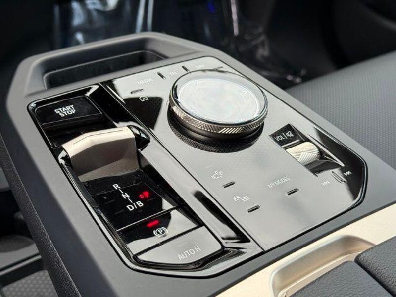 Used 2026 BMW iX xDrive45Image 27