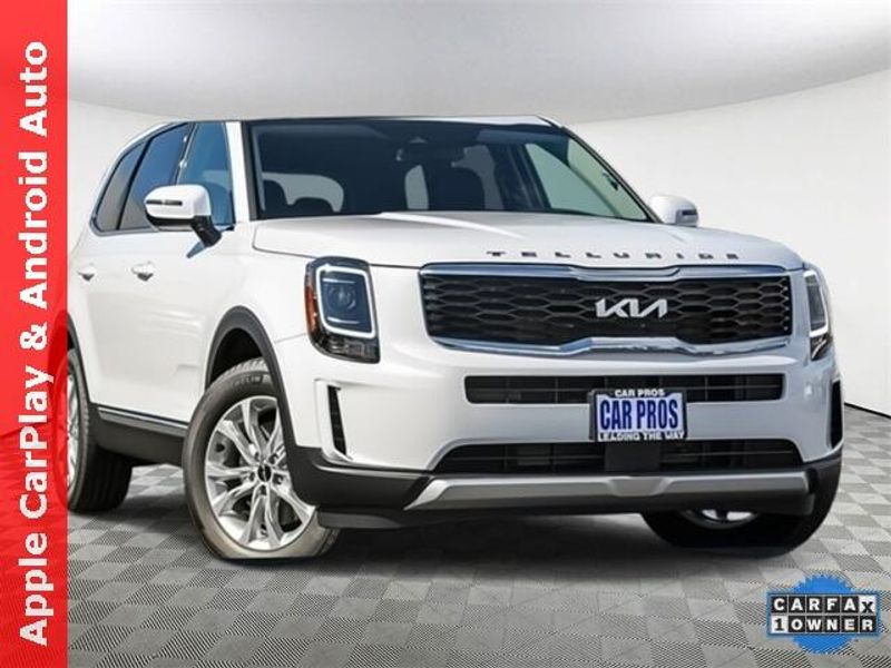 Used 2022 Kia Telluride LXImage 2