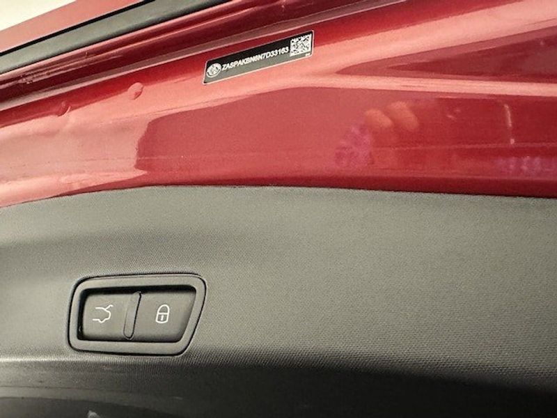2022 Alfa Romeo Stelvio Ti AWD w/Sunroof/Nav/Premium PkgImage 15