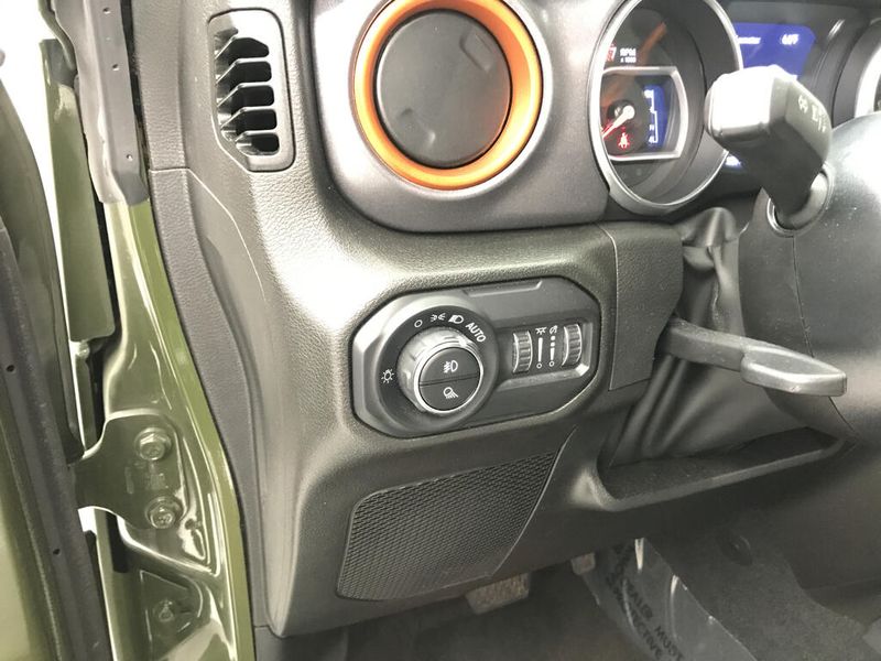 Used 2022 Jeep Gladiator MojaveImage 11