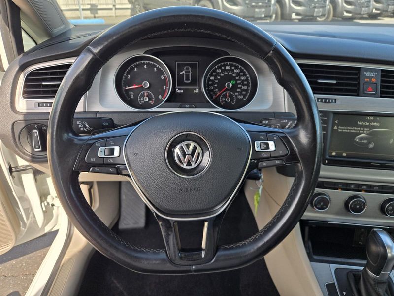 Used 2016 Volkswagen Golf 4dr HB Auto TSI S w/Sunroof