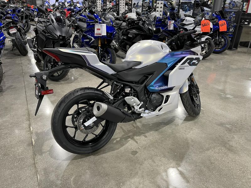 New 2025 Yamaha YZF-R3 ABS Image 7