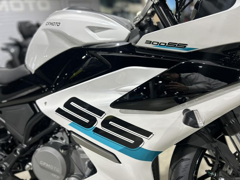 2025 CFMOTO 300SS Image 14