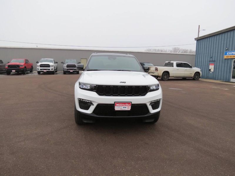 New 2025 Jeep Grand Cherokee Limited 4x4Image 3