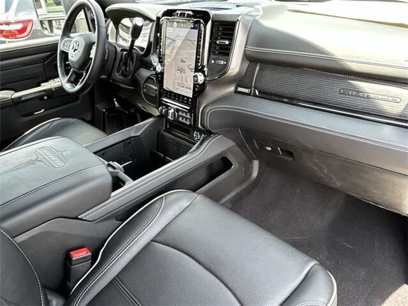 New 2024 RAM 3500 Limited Crew Cab 4x4 8