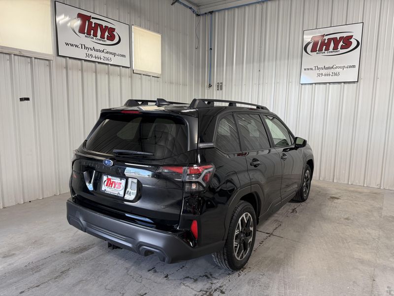 Used 2025 Subaru Forester PremiumImage 3