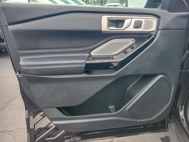 2024 Ford Explorer ST photo 19