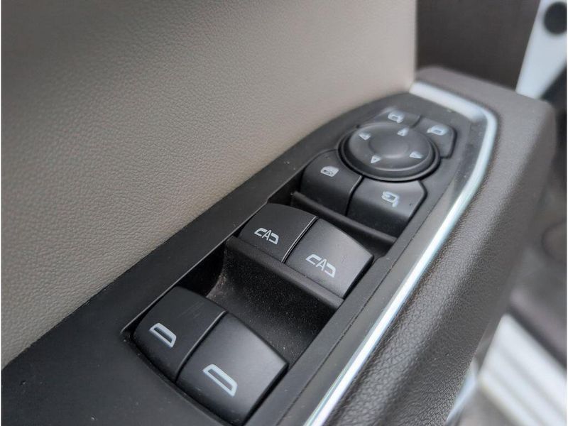 Used 2025 GMC Sierra 1500 SLTImage 12