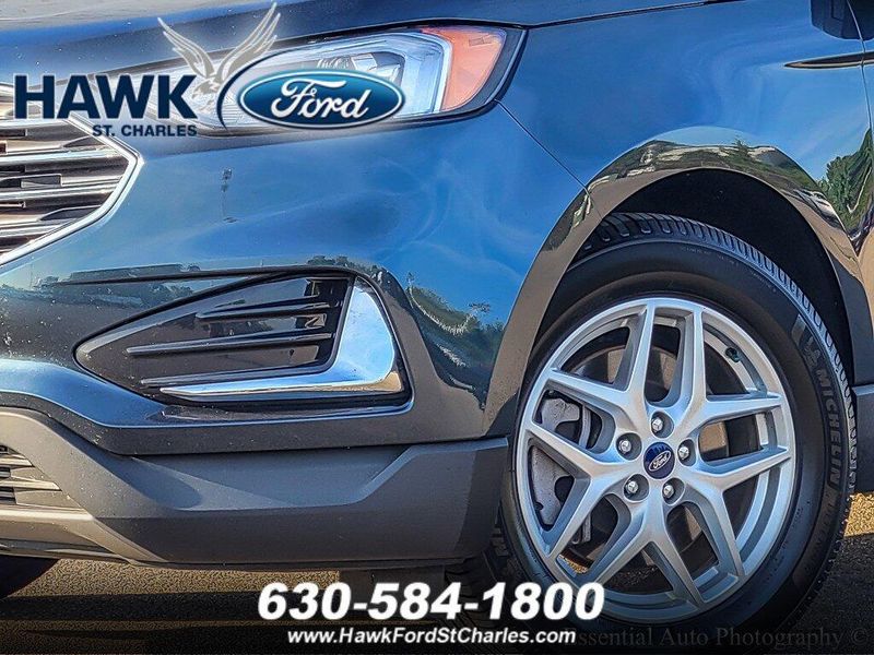 2022 Ford Edge SEL photo 3