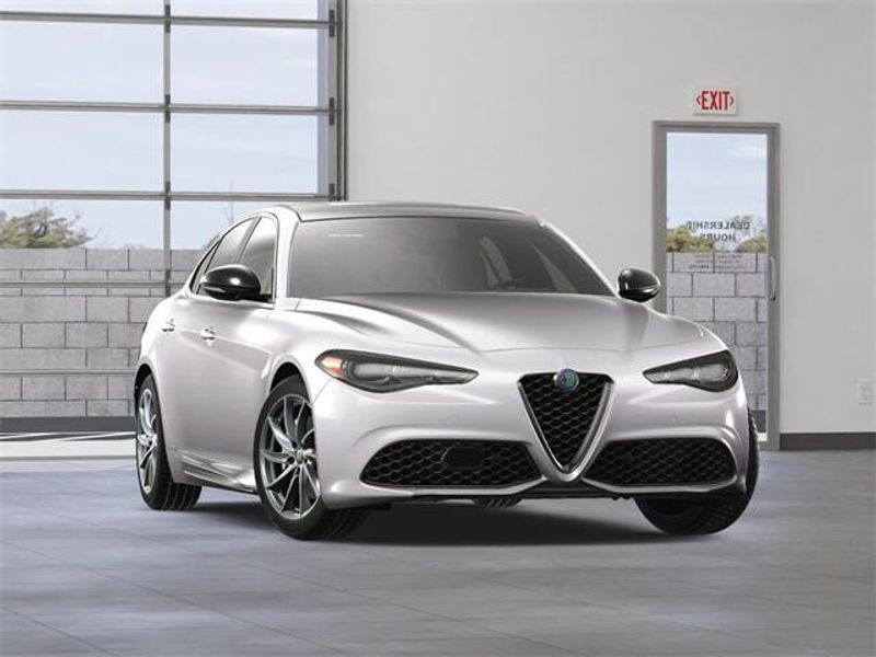 2025 Alfa Romeo Giulia photo 8