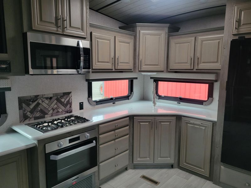 New 2026 NORTHWOOD MFG ARCTIC FOX NXT 295RK Image 9