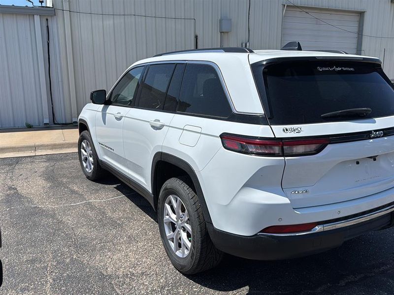 2022 Jeep Grand Cherokee Limited photo 3
