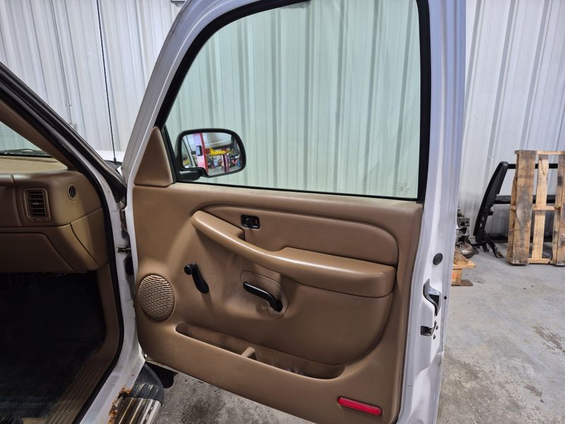 2000 Chevrolet Silverado 1500 Image 11