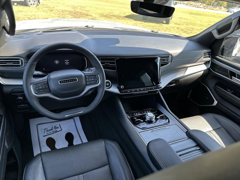 2023 Jeep Wagoneer Series CarbideImage 17