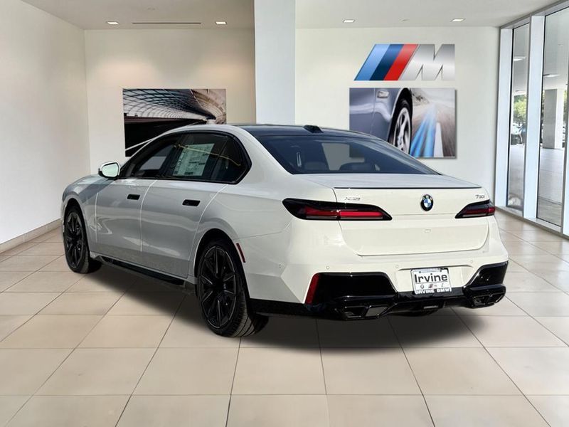 2025 BMW 7 Series 760i xDriveImage 8