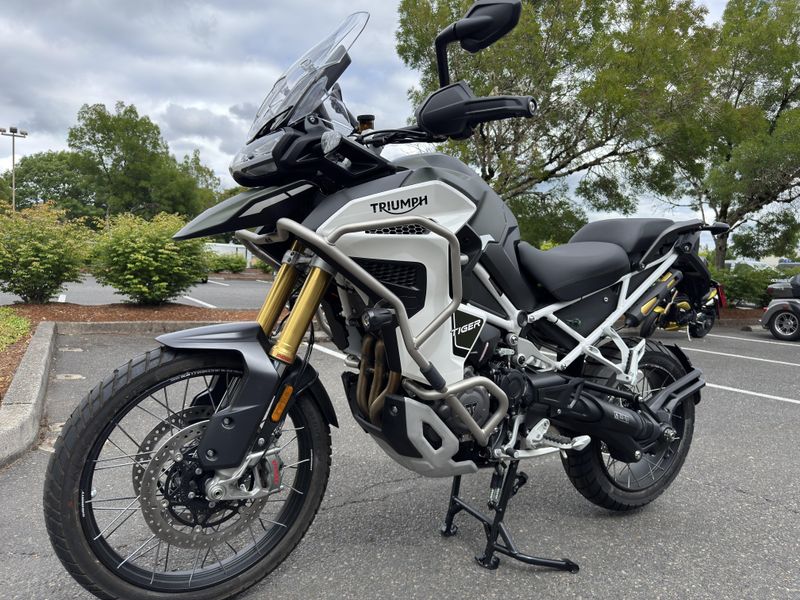 2023 Triumph Tiger 1200 Rally Explorer - MATTE KHAKI GREEN 