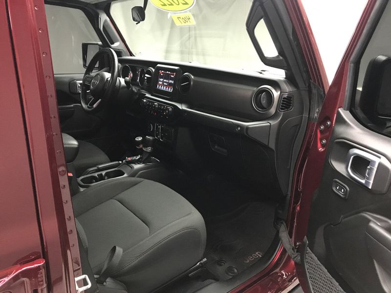 2022 Jeep Gladiator Willys photo 21