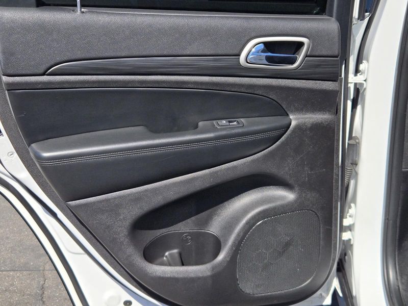 Used 2021 Jeep Grand Cherokee Laredo E 4x2