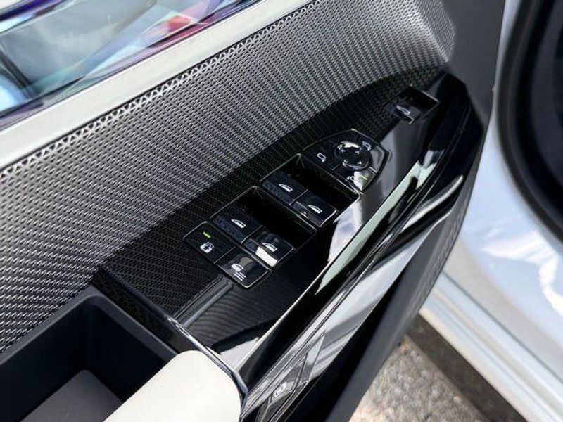 Used 2024 BMW i7 xDrive60Image 19