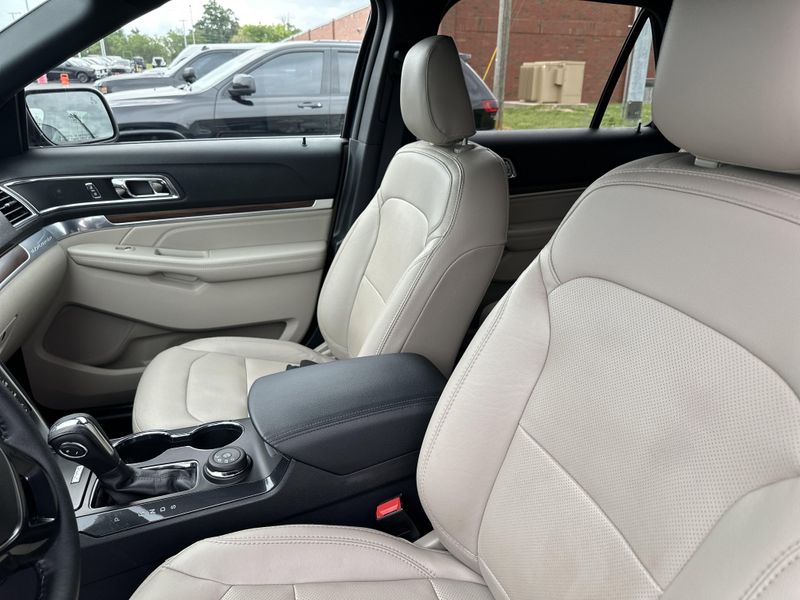 2019 Ford Explorer LimitedImage 19