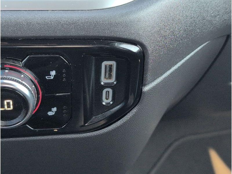 Used 2025 GMC Sierra 1500 SLTImage 18