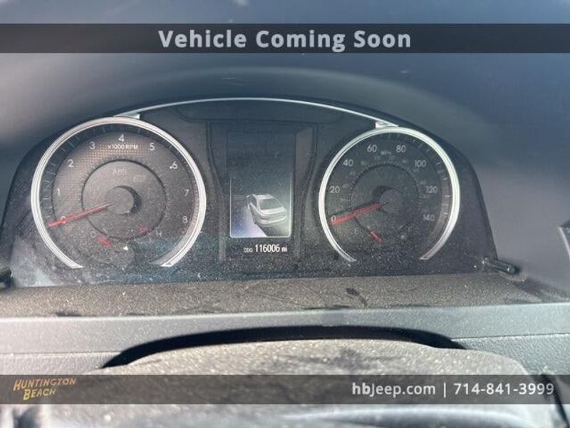 2015 Toyota Camry SEImage 11