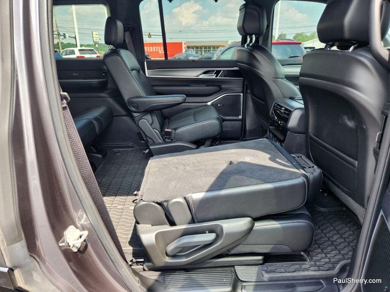 2024 Jeep Wagoneer Series II CarbideImage 46