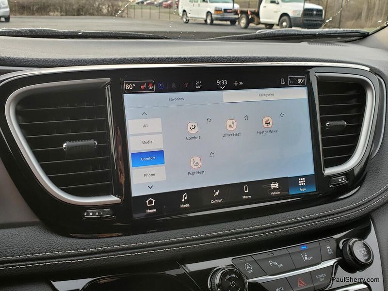 New 2026 Chrysler Pacifica Select