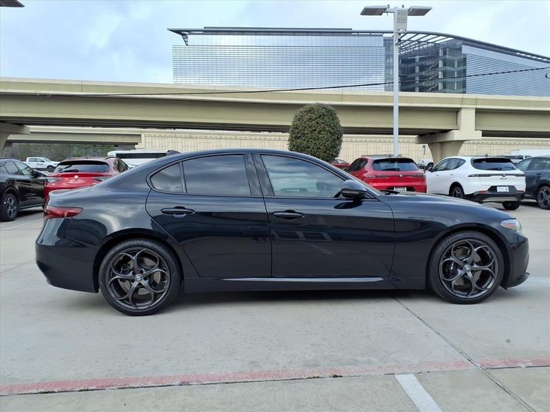 Used 2023 Alfa Romeo Giulia EstremaImage 5