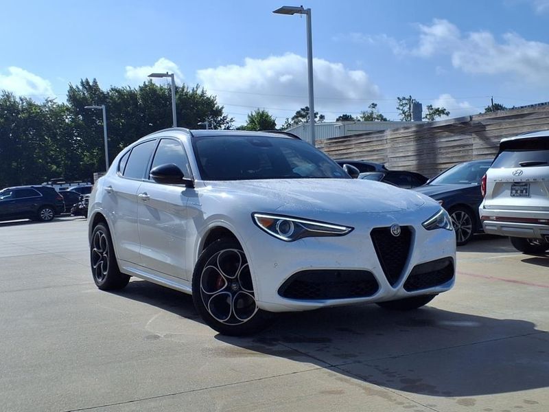 2022 Alfa Romeo Stelvio VeloceImage 1