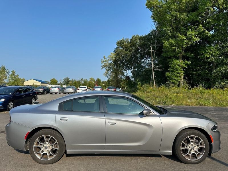 2016 Dodge Charger SXTImage 11